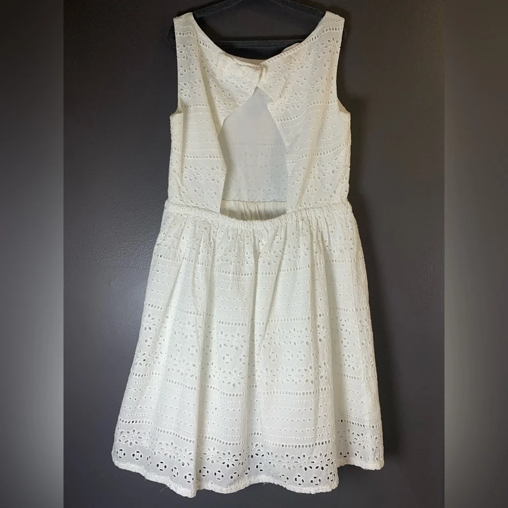 H&M Elegant White Eyelet Open Back dress Size 9